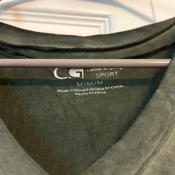 Olive green, lightweight casual T-shirt with pocket new with tags - Picture 4 of 4